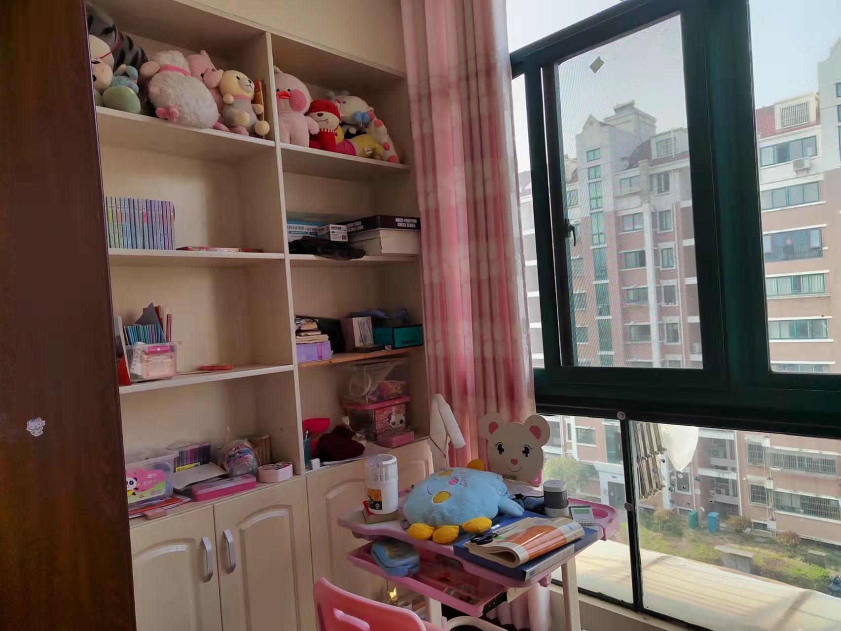 春天花园 4室2厅2卫 130m²
