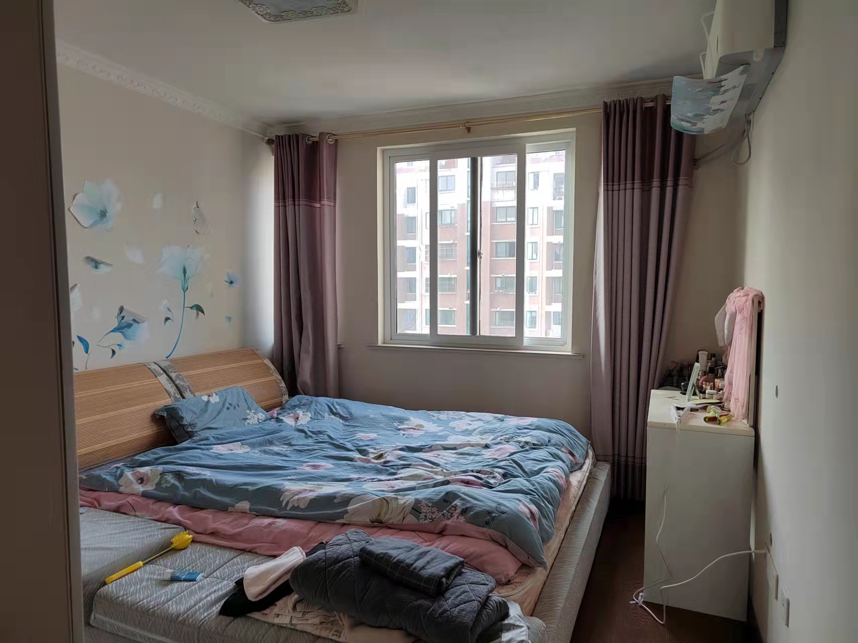 春天花园 4室2厅2卫 130m²