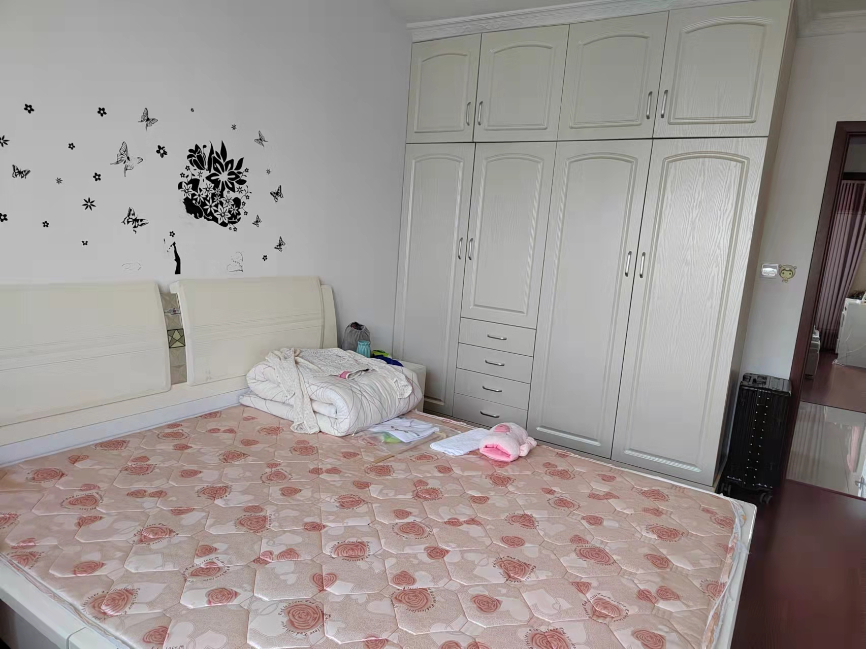 春天花园 4室2厅2卫 130m²