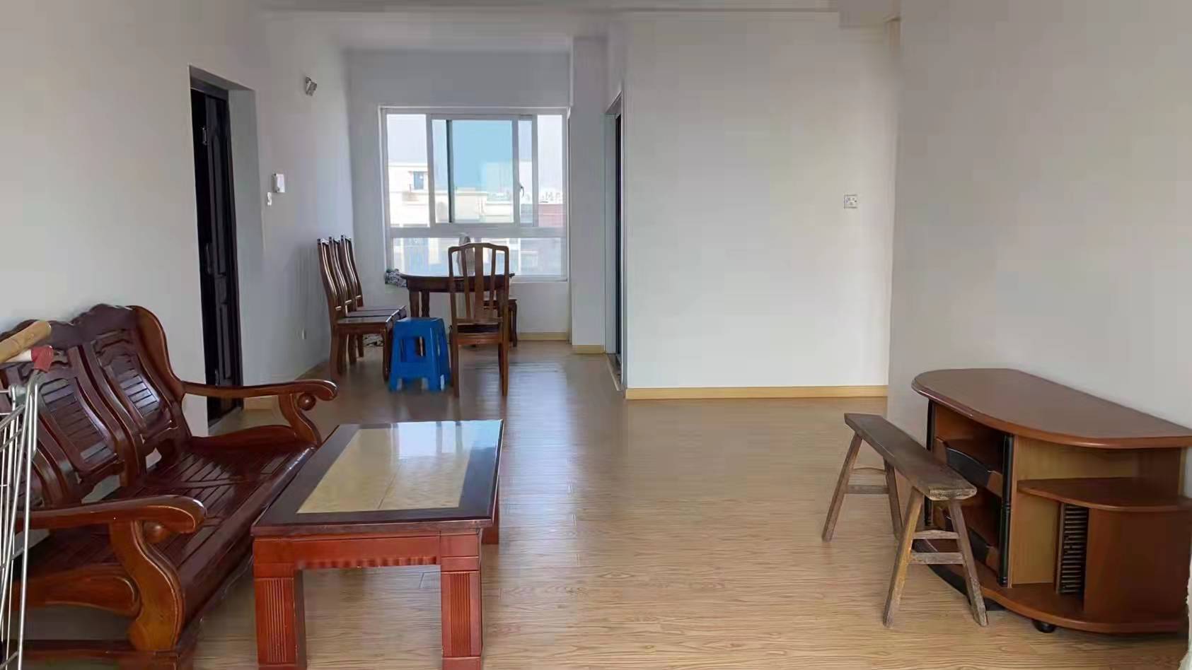 万达华府 3室2厅2卫 120.00m&sup2;