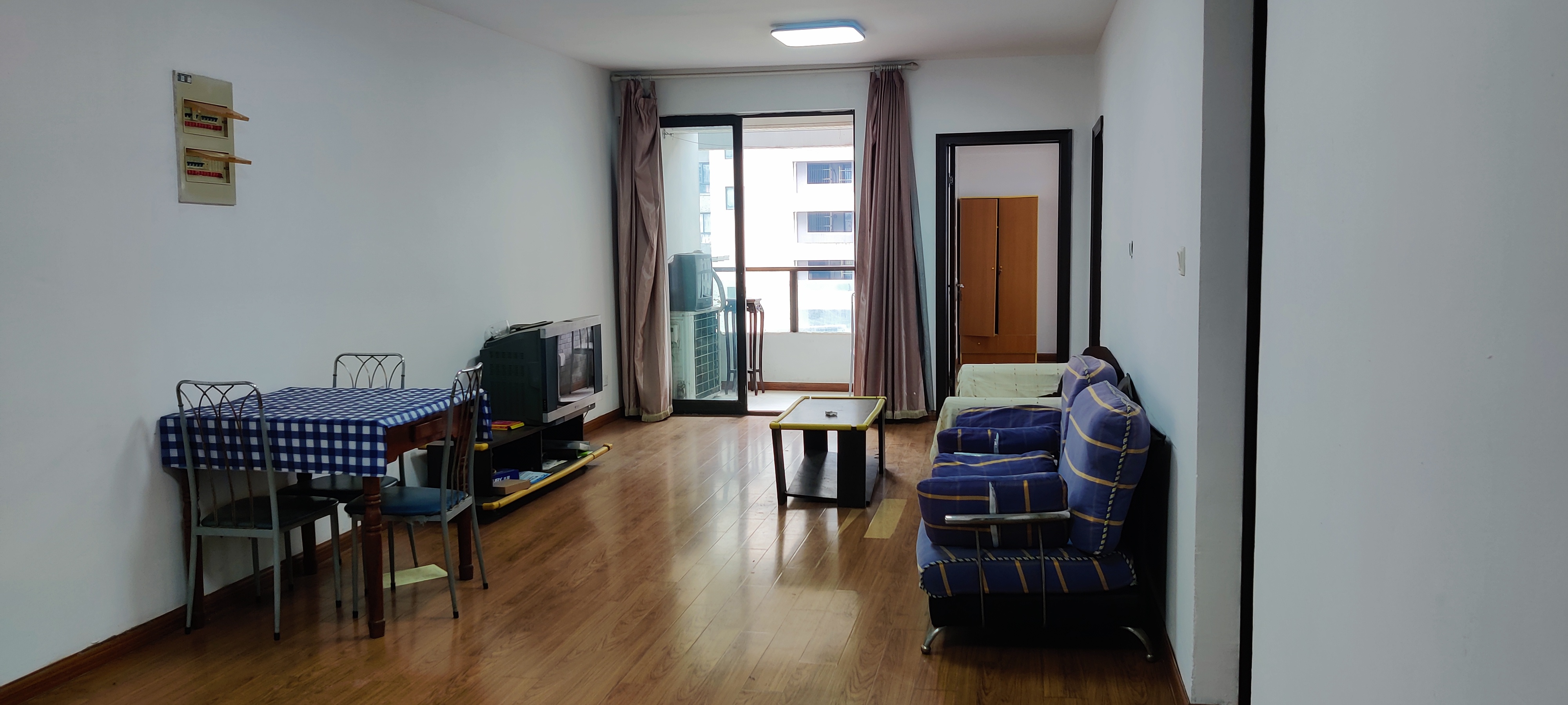 万通城 2室1厅1卫 90m²