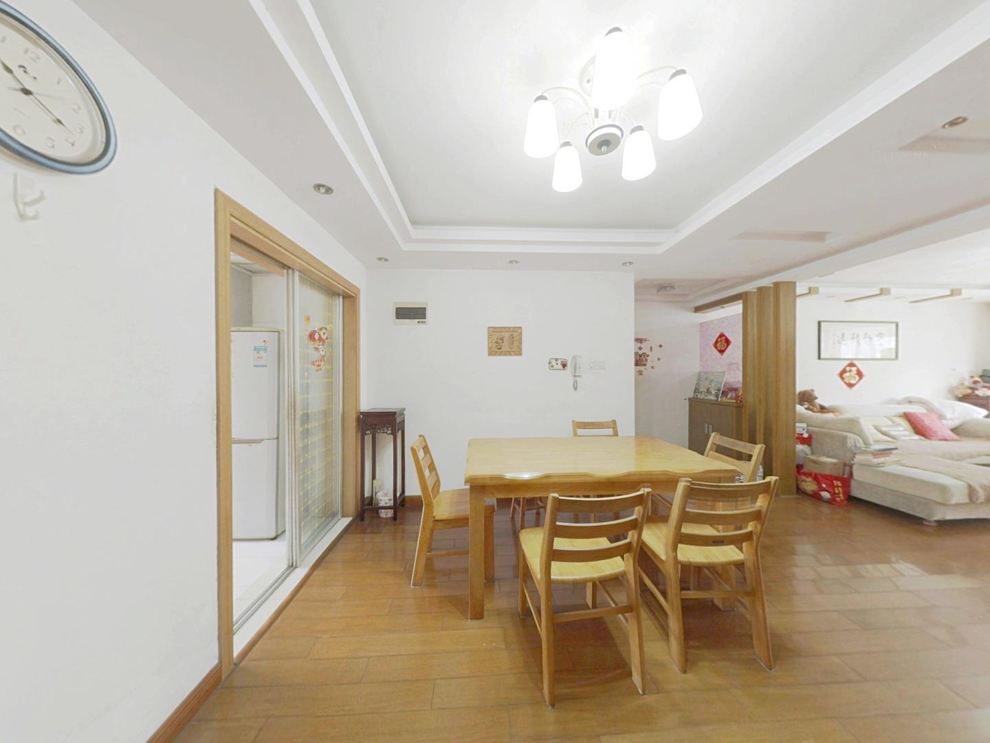 天虹花园 3室2厅1卫 109m&sup2;