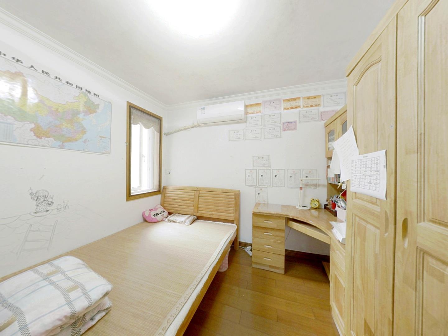 天虹花园 3室2厅1卫 109m&sup2;