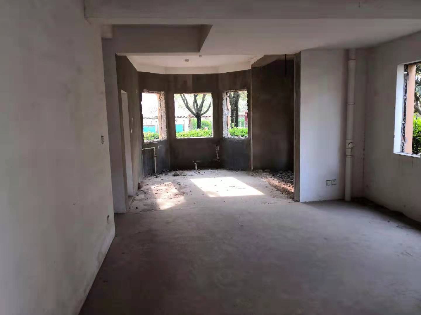 东郊庄园 4室2厅2卫 286.00m²
