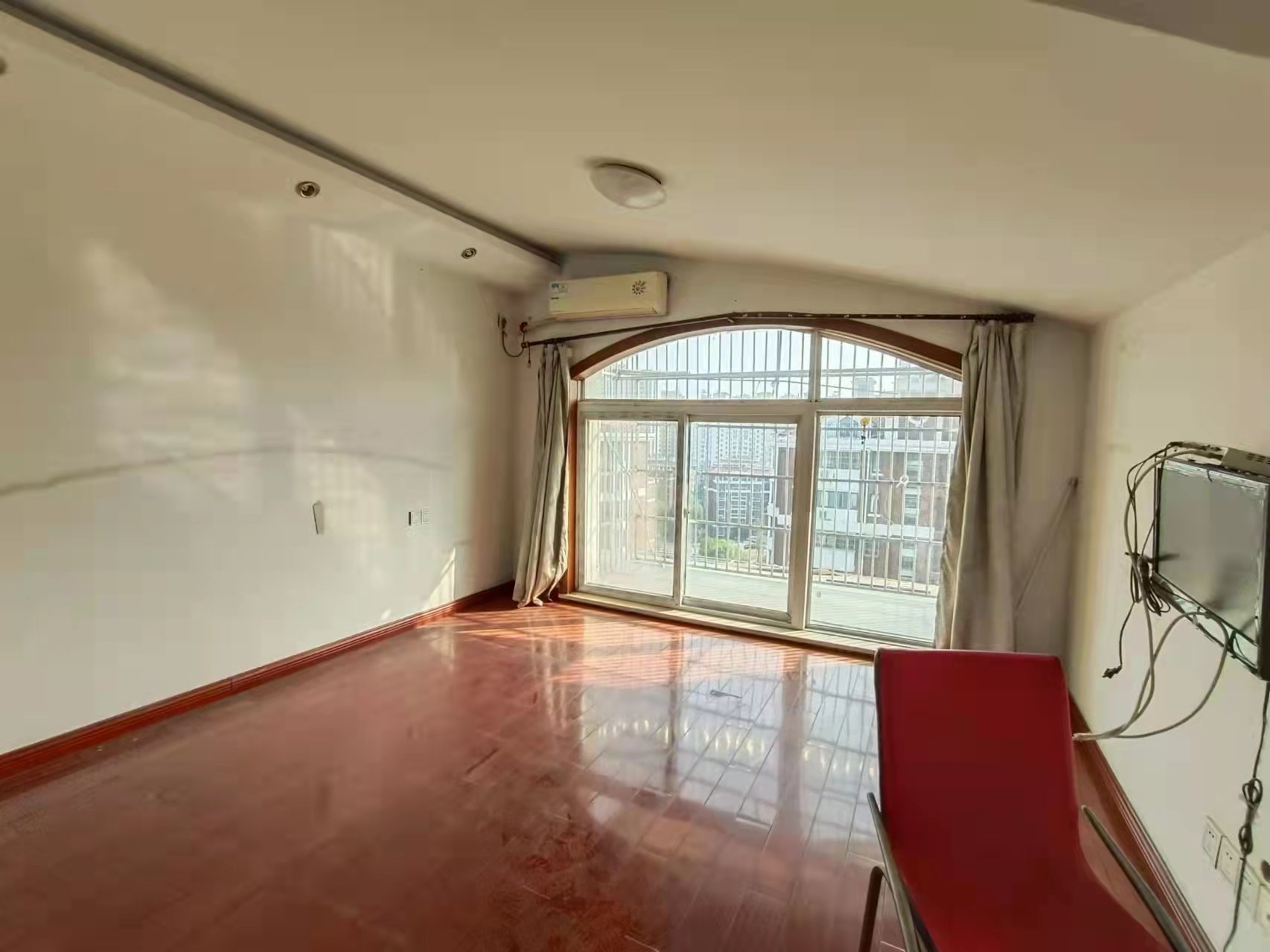 长航地中海花园 4室2厅2卫 160m&sup2;