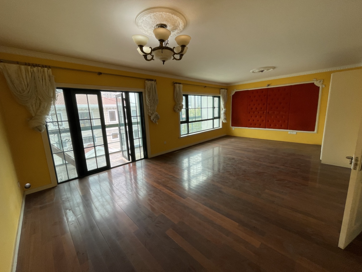 天安花园 5室3厅4卫 369.00m&sup2;
