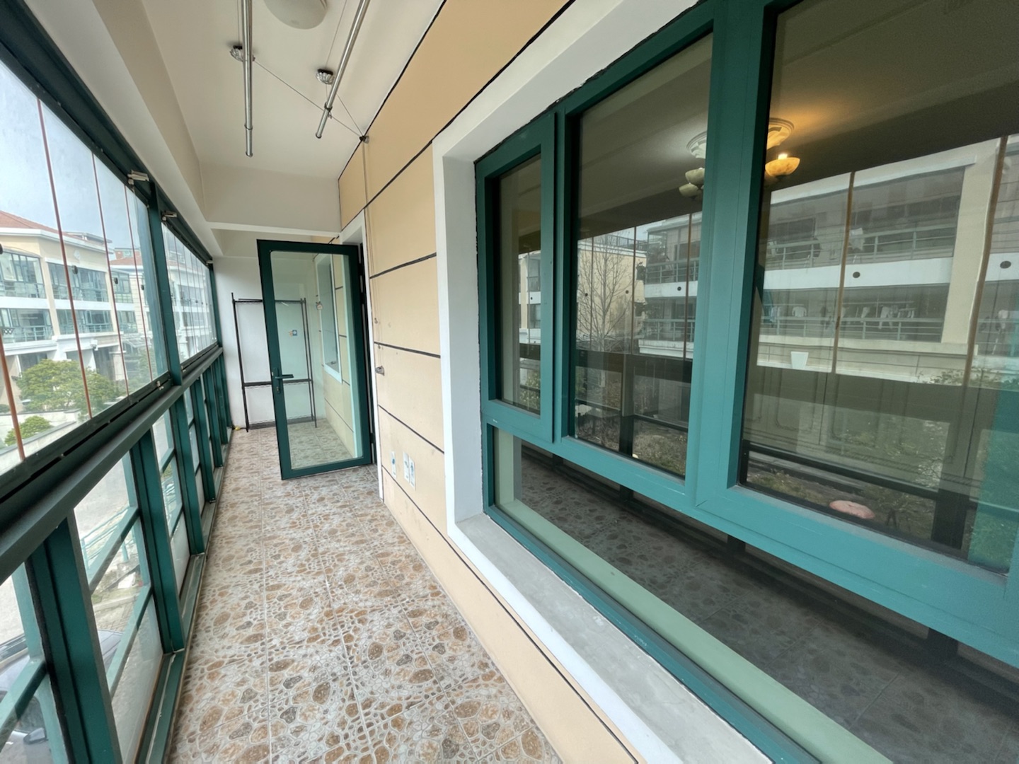 天安花园 5室3厅4卫 369.00m&sup2;