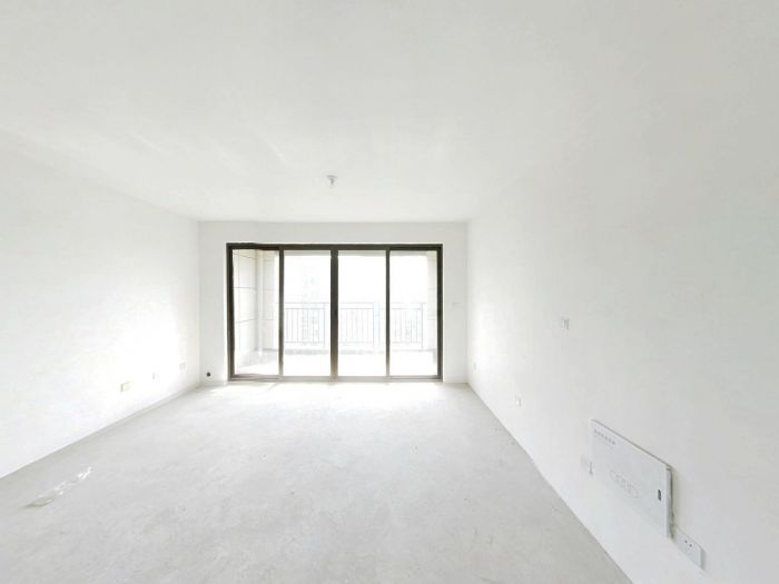 皇家花园北区 3室2厅2卫 141.06m²