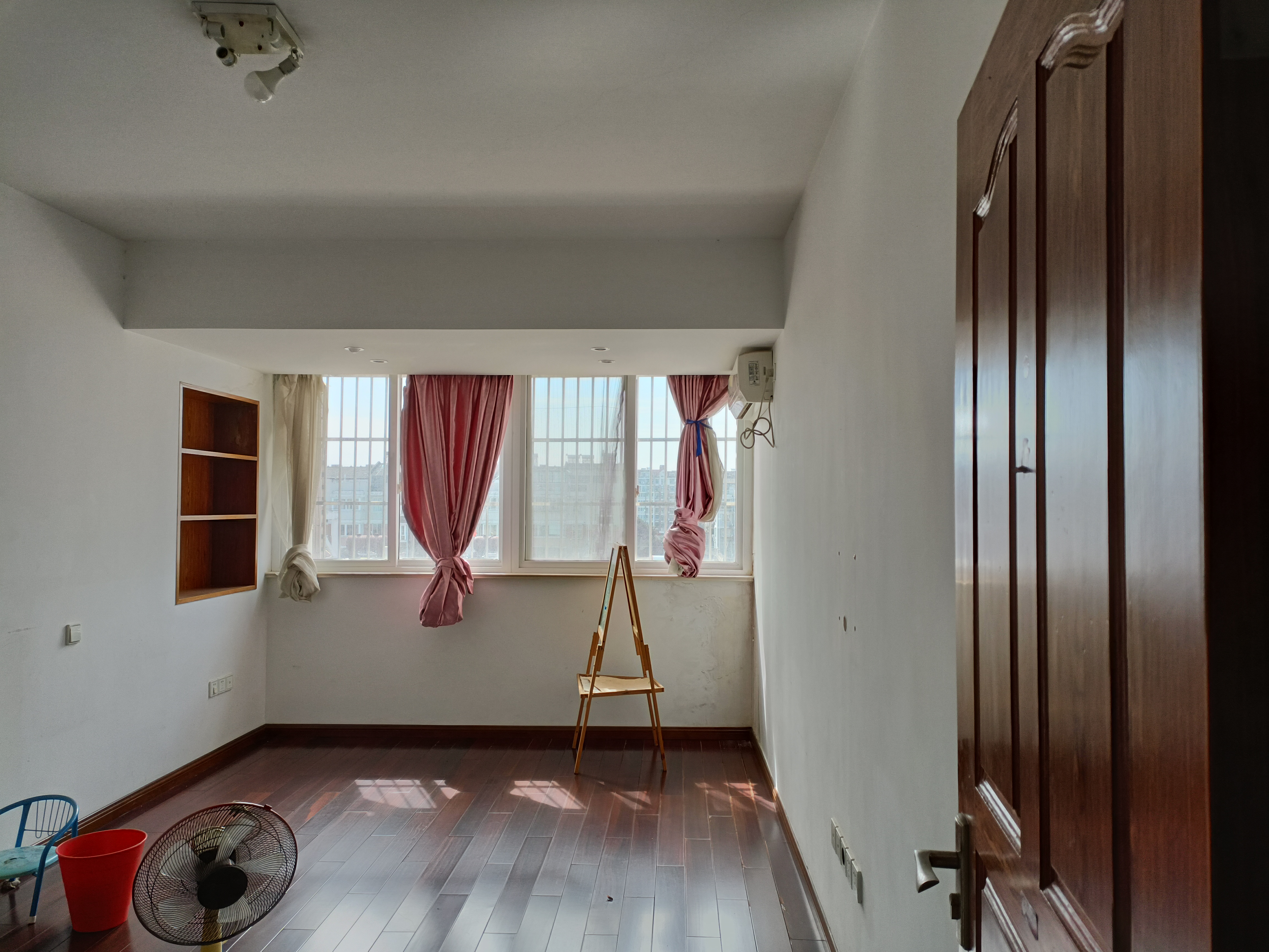 舒凯花苑 3室2厅1卫 146m&sup2;
