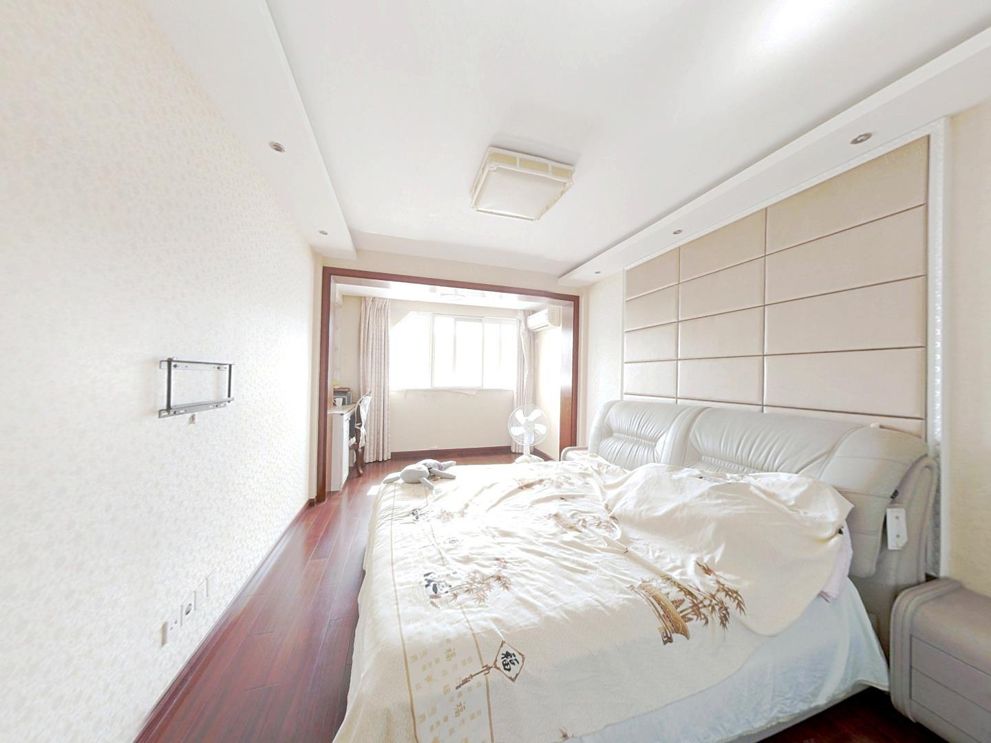 锦安花园一期 5室4厅2卫 125m²