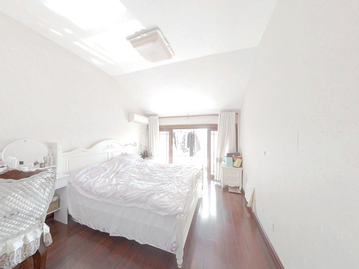 锦安花园一期 5室4厅2卫 125m²