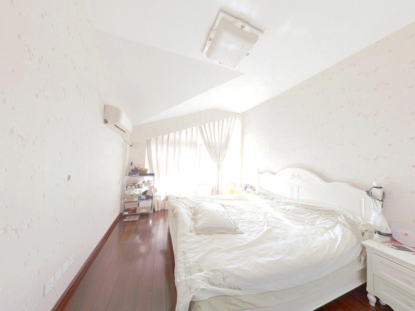 锦安花园一期 5室4厅2卫 125m²