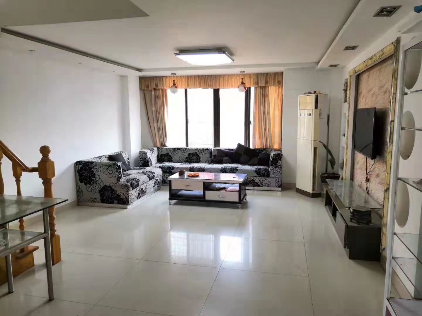 华都商业广场 3室2厅1卫 79m²