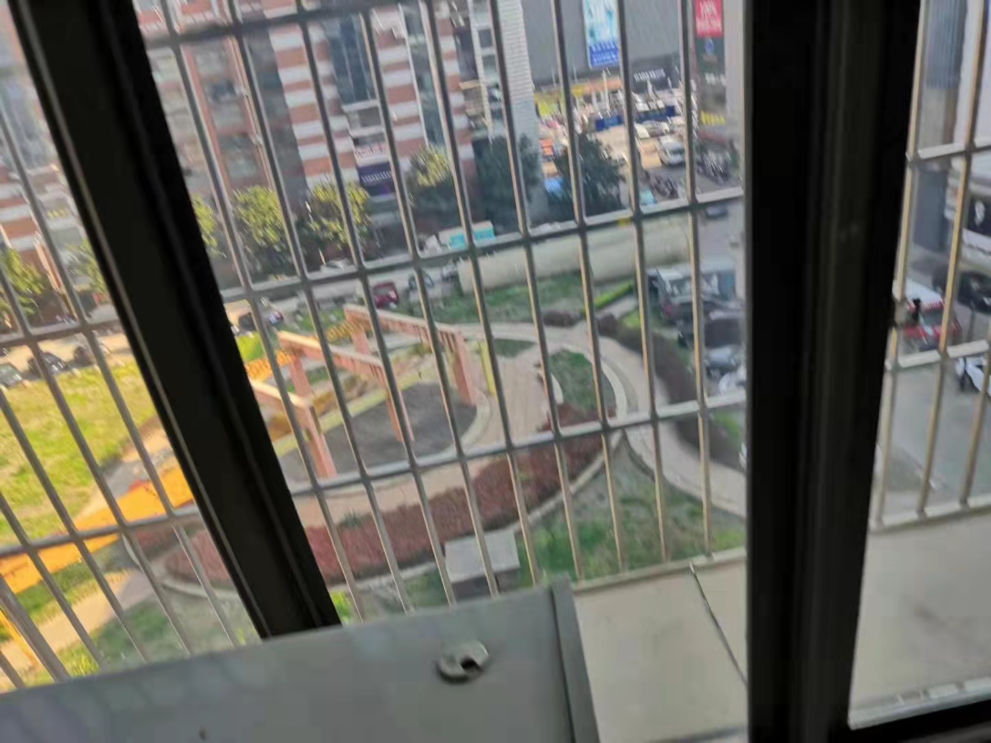 华都商业广场 4室厅卫 148m&sup2;