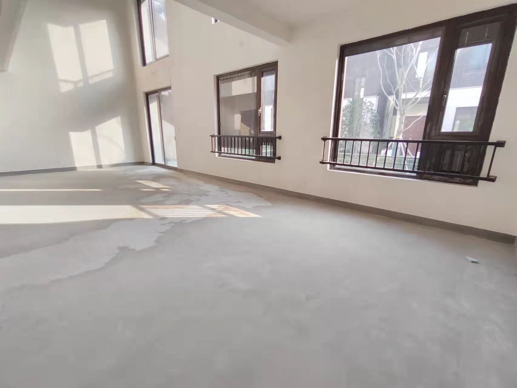 春风南岸东园 4室2厅2卫 204.27m&sup2;