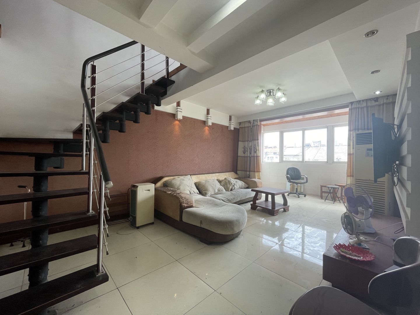 海港新村 3室2厅2卫 84m&sup2;