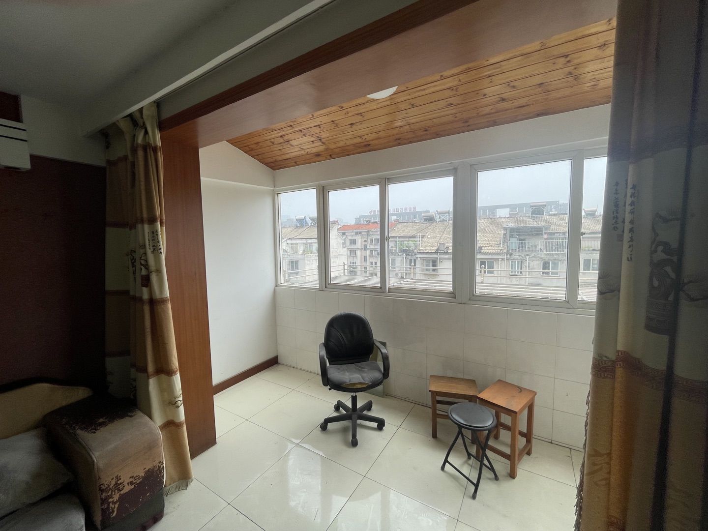 海港新村 3室2厅2卫 84m&sup2;
