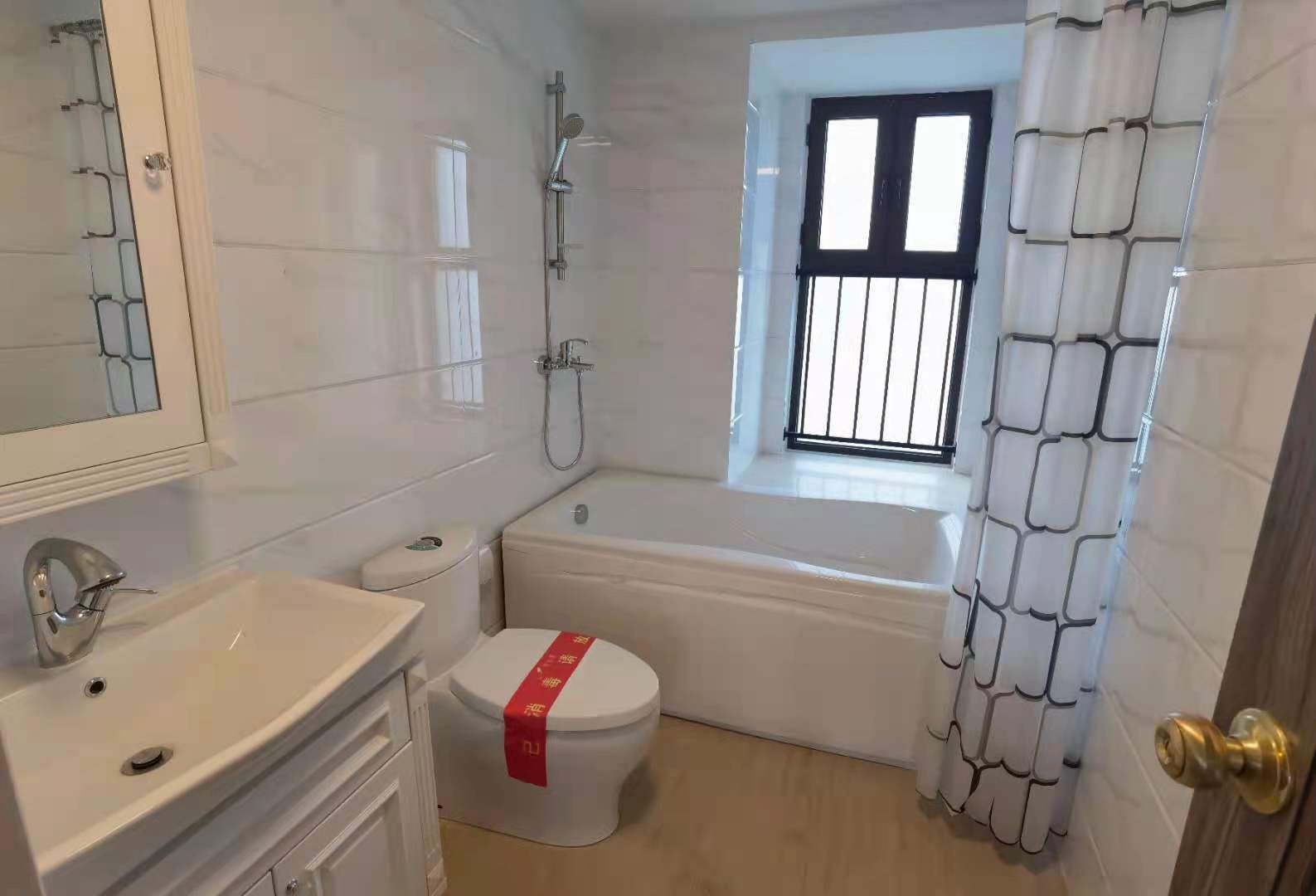 南通碧桂园翡翠华府 4室2厅2卫 144m&sup2;