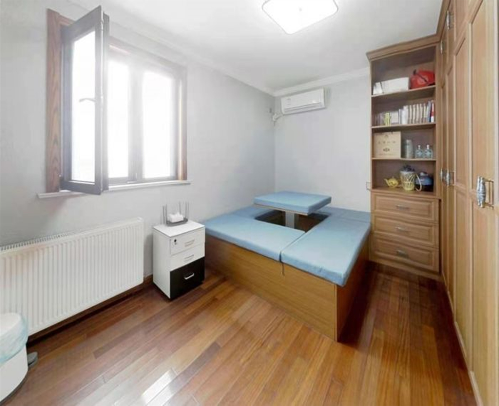 王府大厦 4室2厅1卫 217m&sup2;