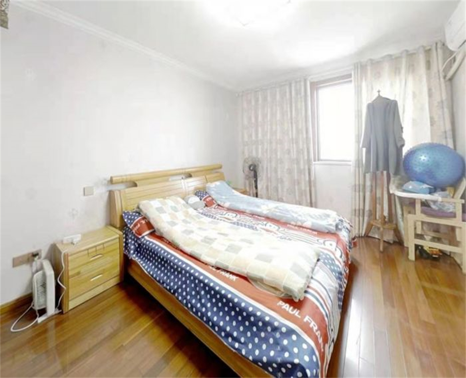 王府大厦 4室2厅1卫 217m&sup2;