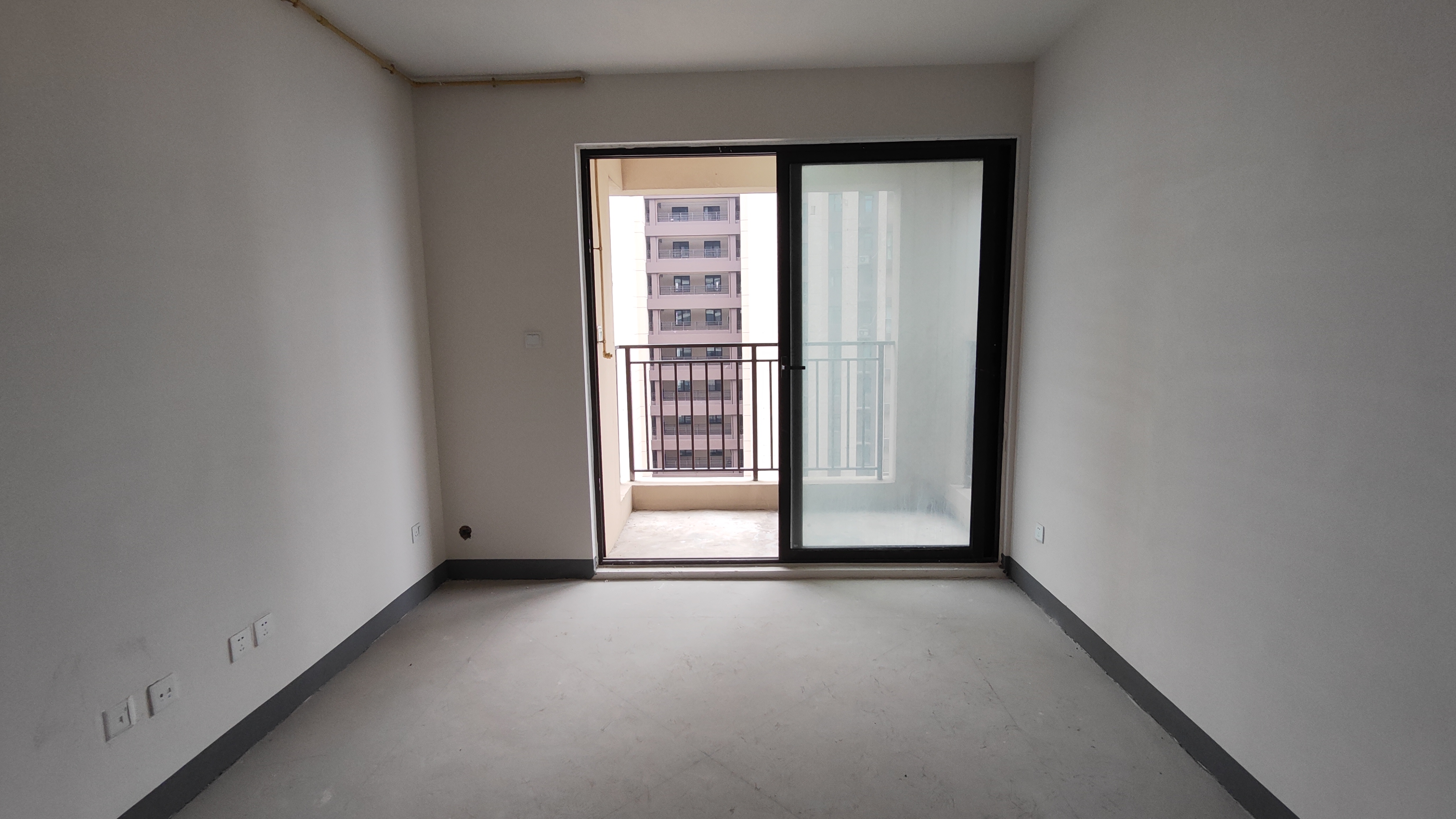 绿地新里城 2室2厅1卫 90m²