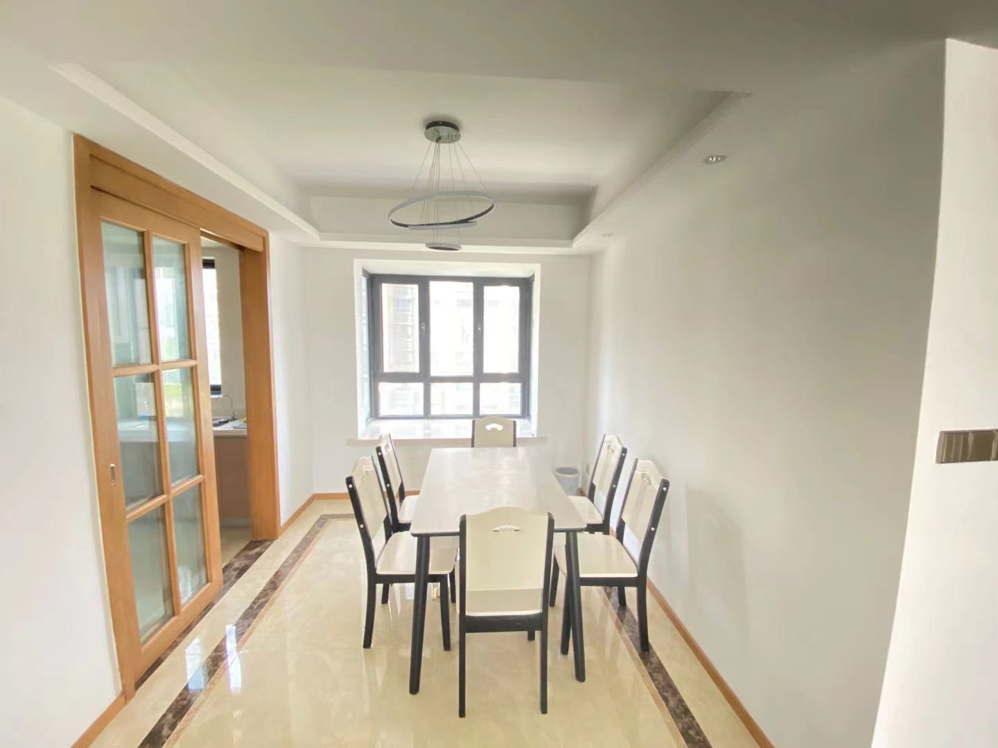 中南漫悦湾 4室2厅1卫 122.00m²