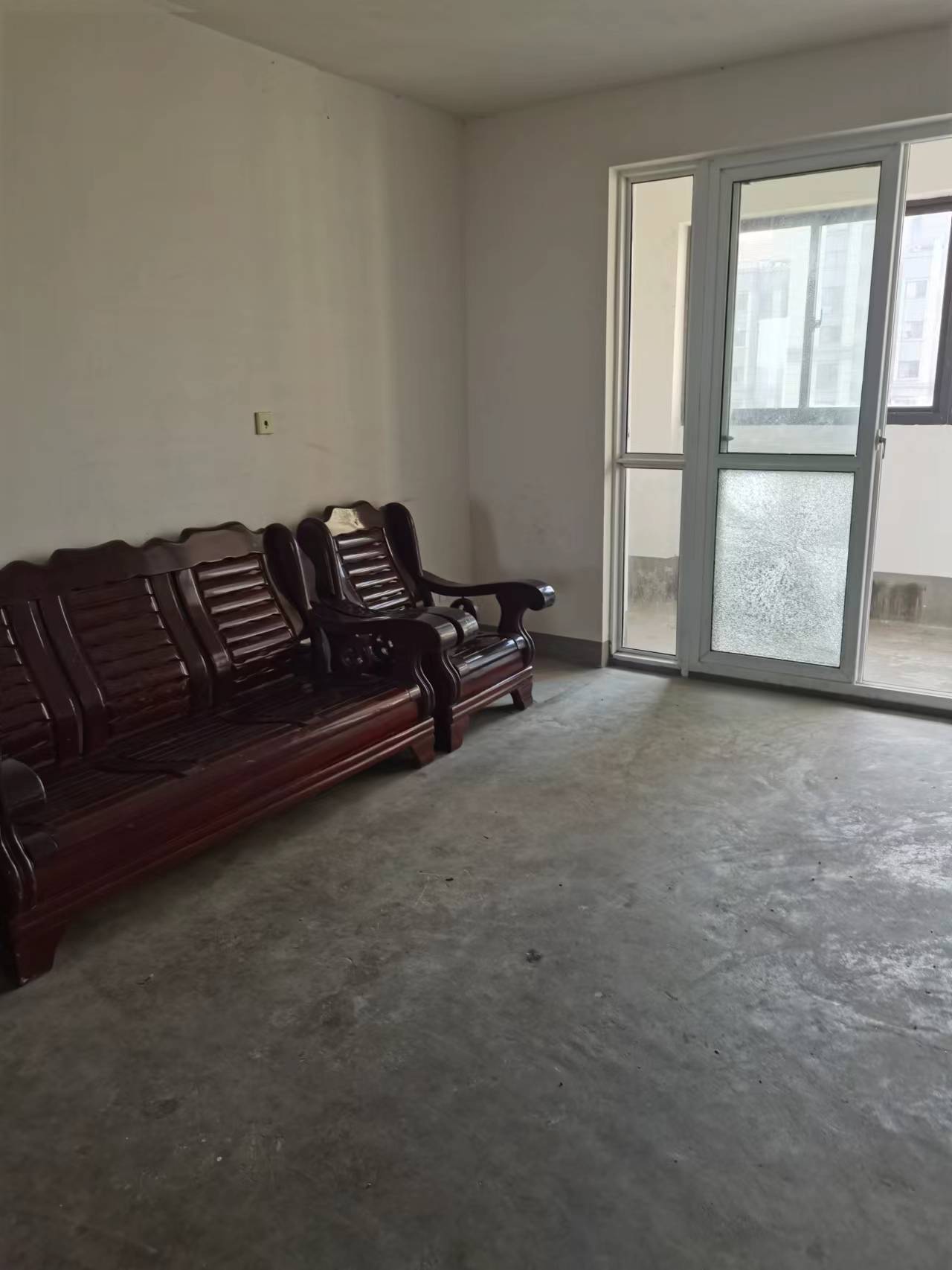 江景苑小区 3室2厅2卫 133.00m²