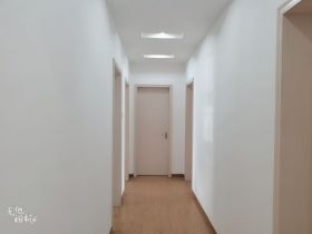 天虹花园 8室2厅3卫 304m²