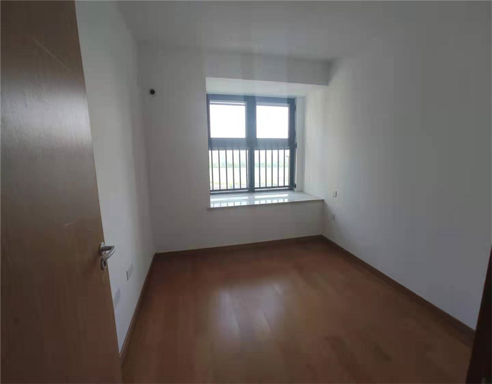 绿地新里城 1室1厅1卫 95m&sup2;