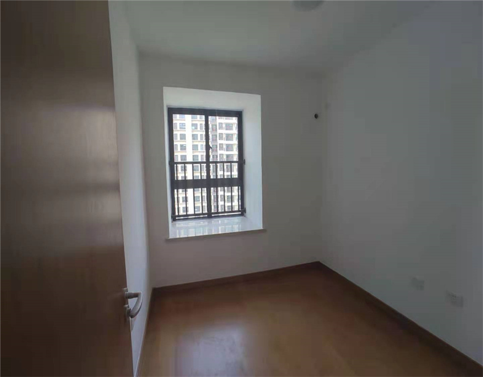 绿地新里城 1室1厅1卫 95m&sup2;