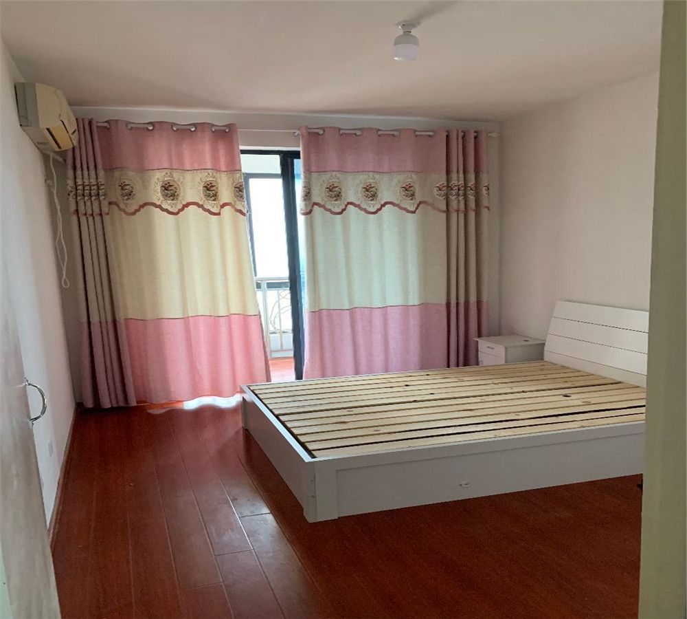 皇家花园北区 5室2厅1卫 120m&sup2;