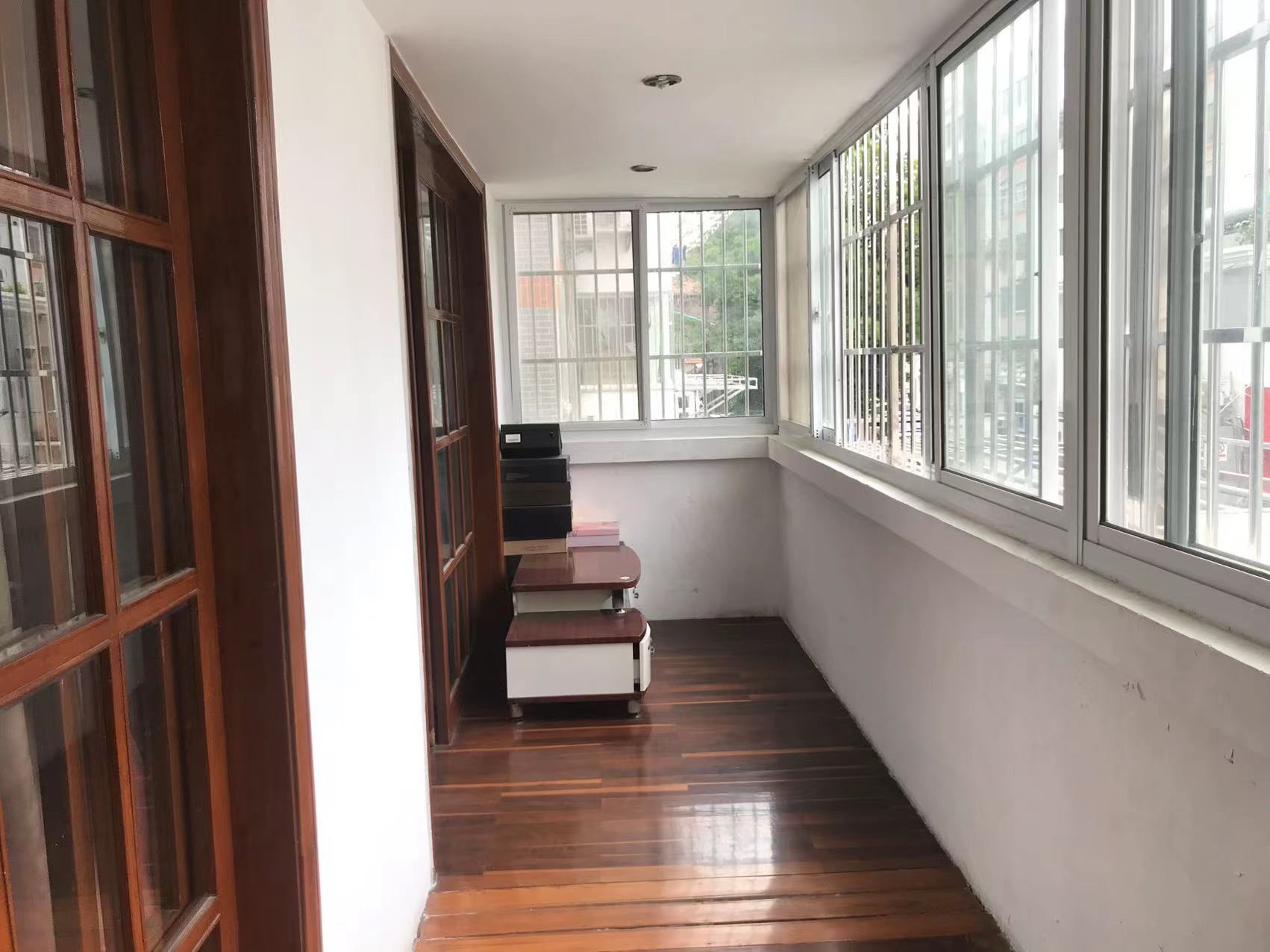 富贵园 3室2厅1卫 120m&sup2;