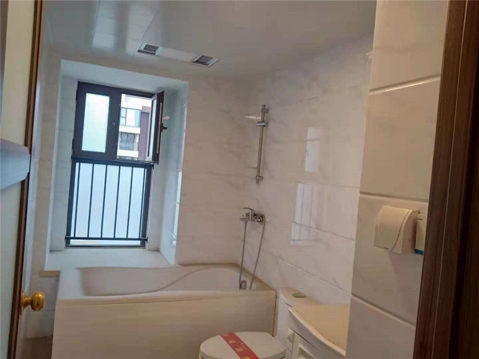南通碧桂园翡翠华府 4室2厅2卫 143m&sup2;