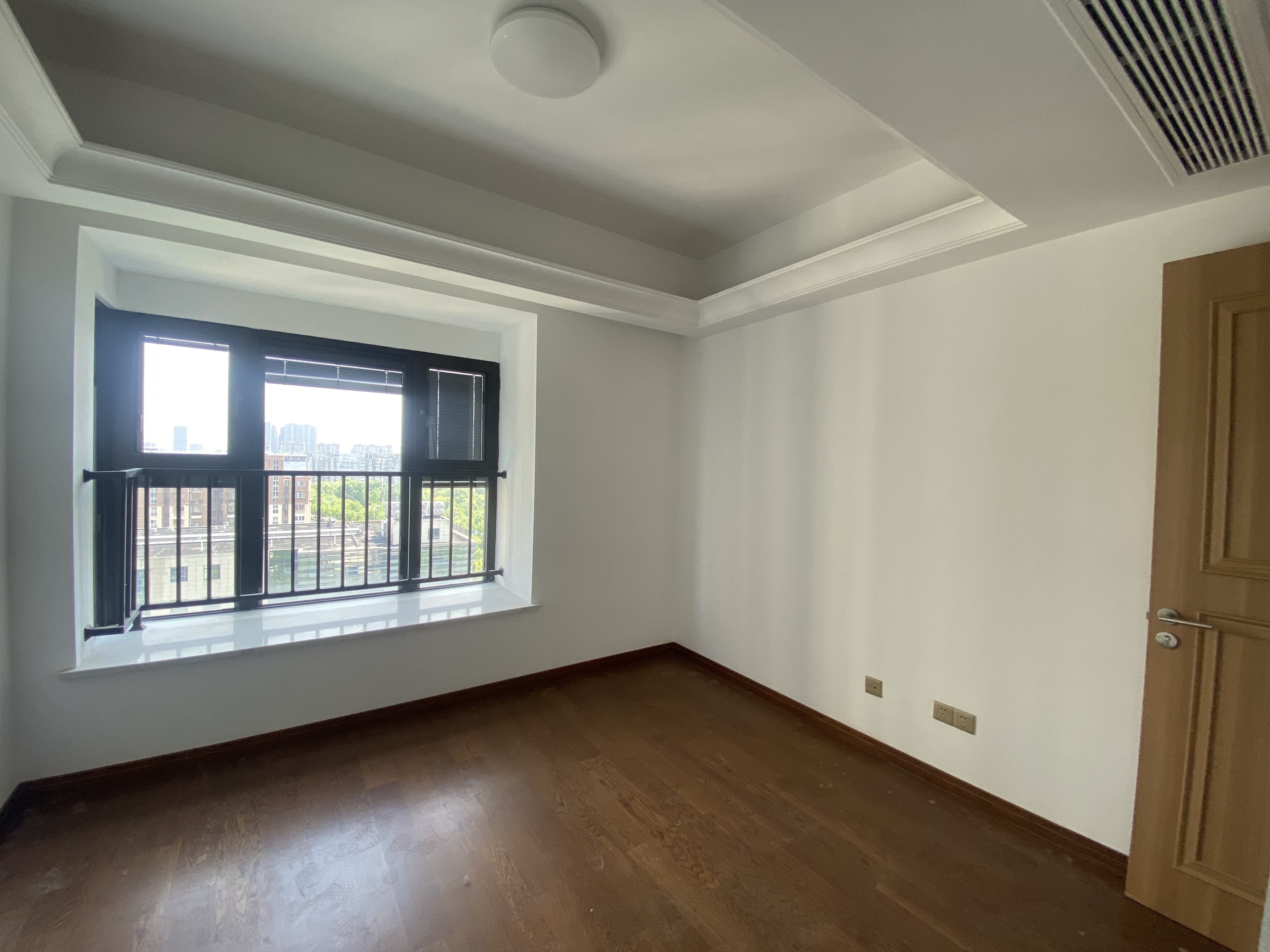 雍华府 4室2厅2卫 136m&sup2;