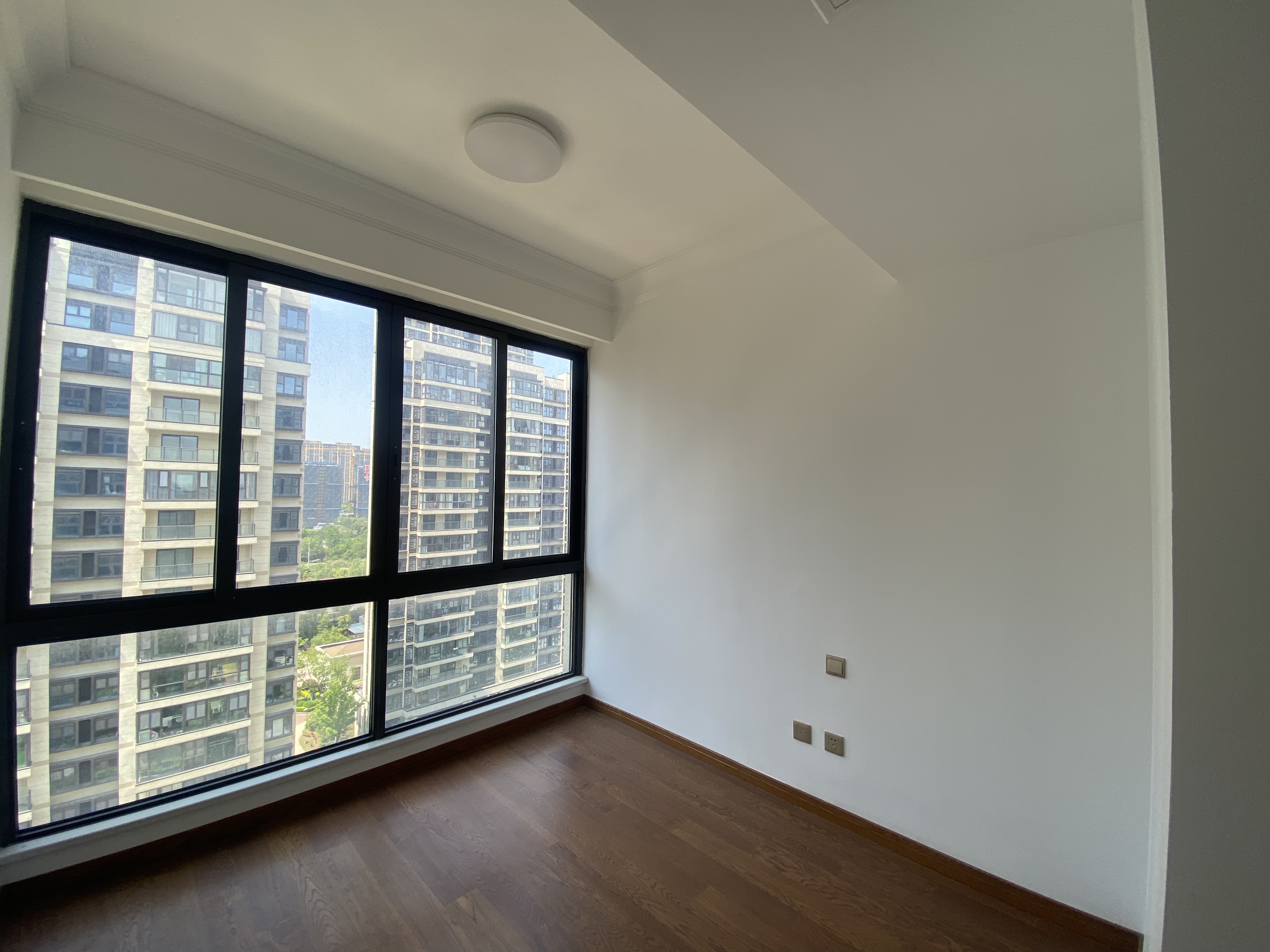 雍华府 4室2厅2卫 136m&sup2;