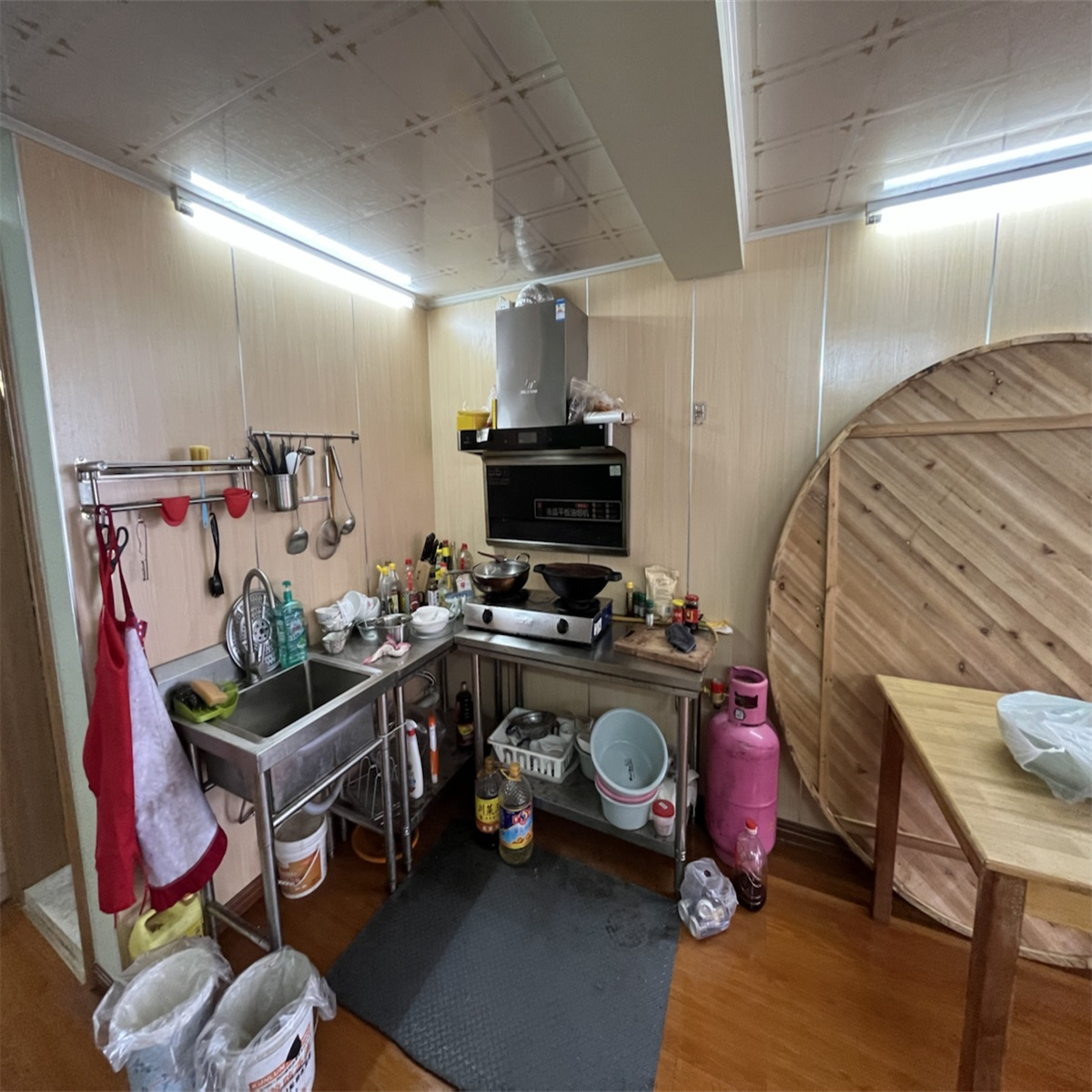 唐人公寓 4室2厅1卫 70m&sup2;