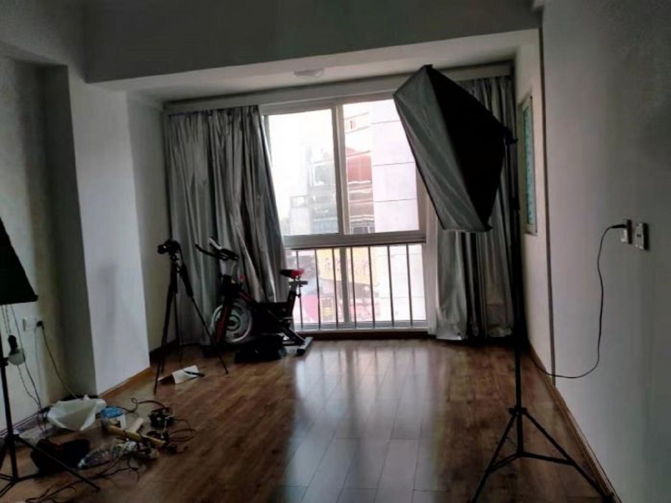 金城大厦 4室2厅2卫 180m&sup2;