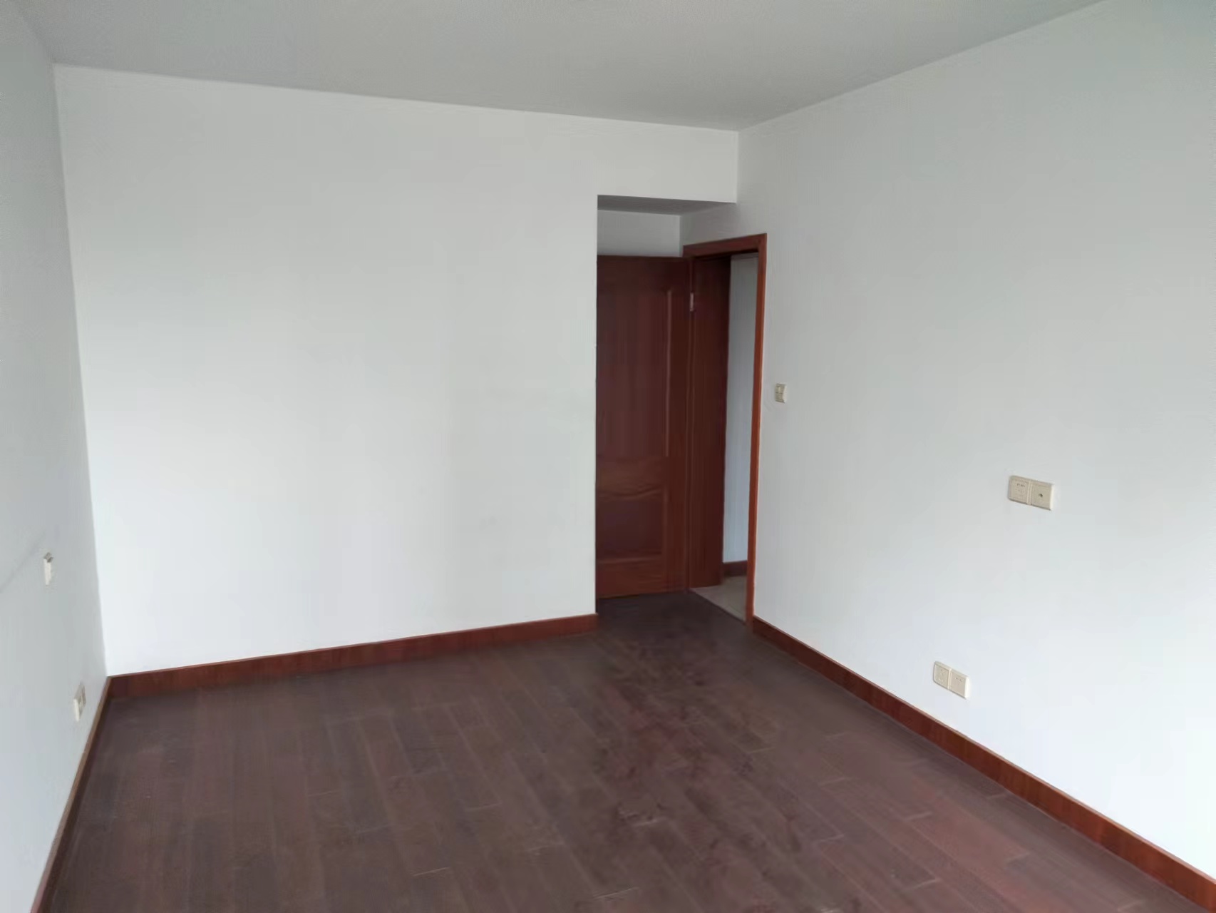 凤凰莱茵苑 4室2厅2卫 163m&sup2;
