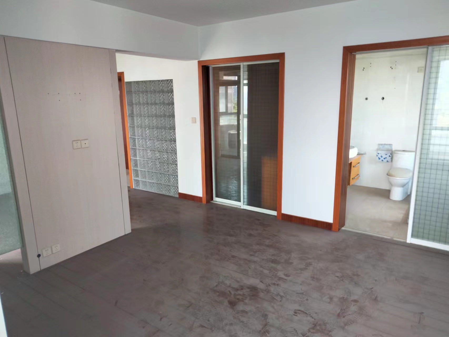 凤凰莱茵苑 4室2厅2卫 163m&sup2;