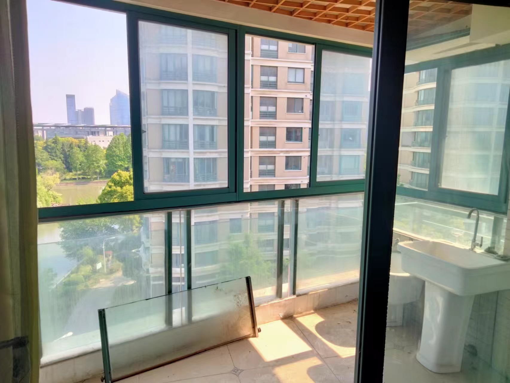 凤凰莱茵苑 4室2厅2卫 163m&sup2;