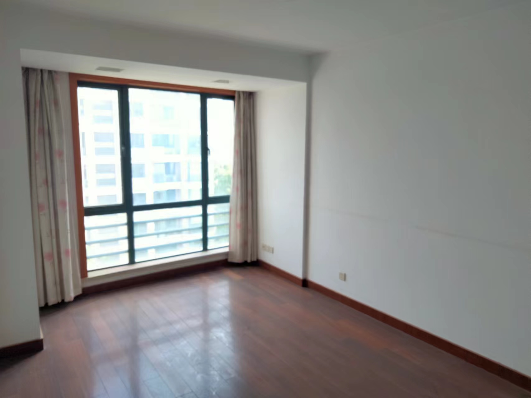 凤凰莱茵苑 4室2厅2卫 163m&sup2;