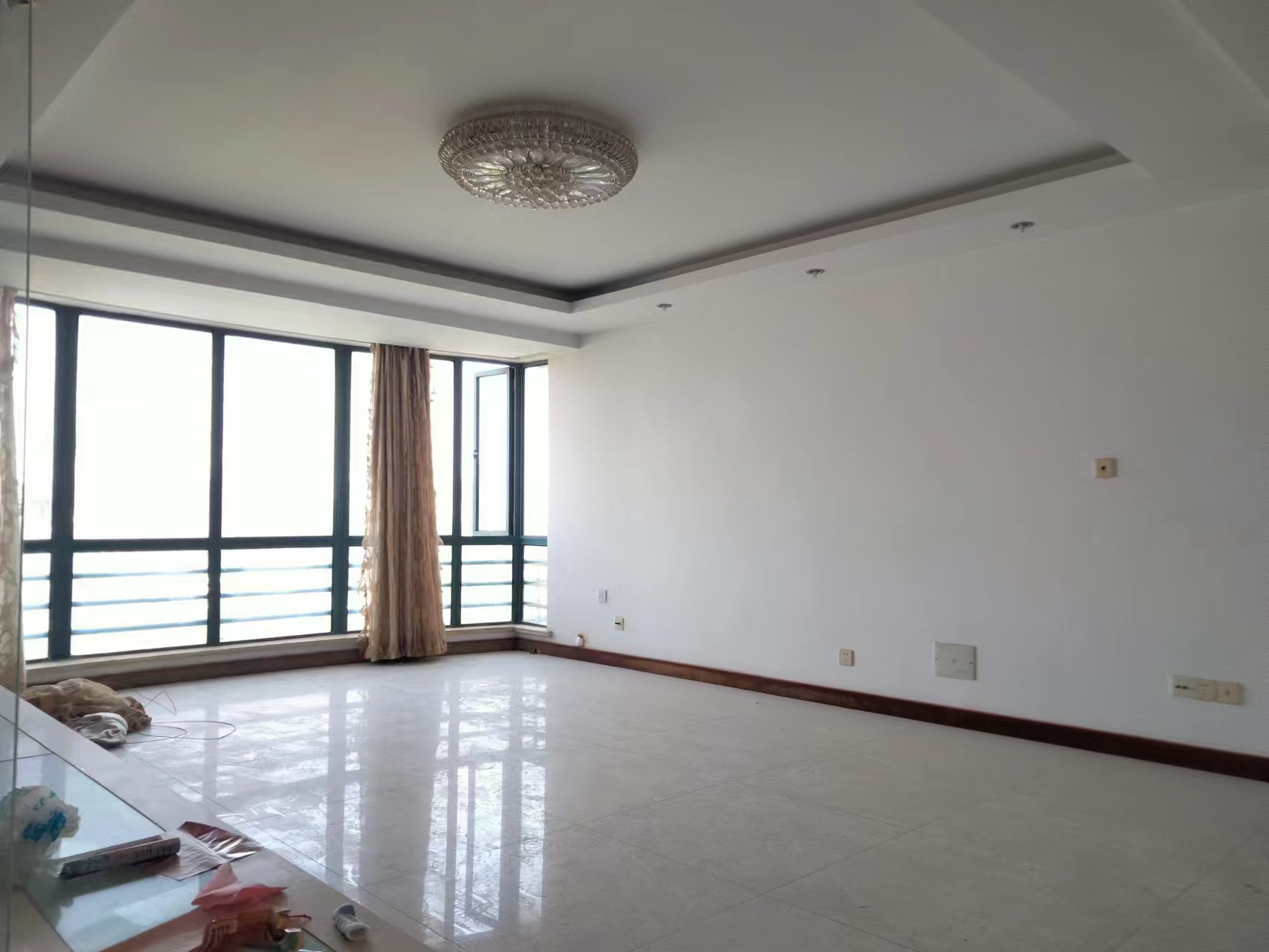 凤凰莱茵苑 4室2厅2卫 163m&sup2;