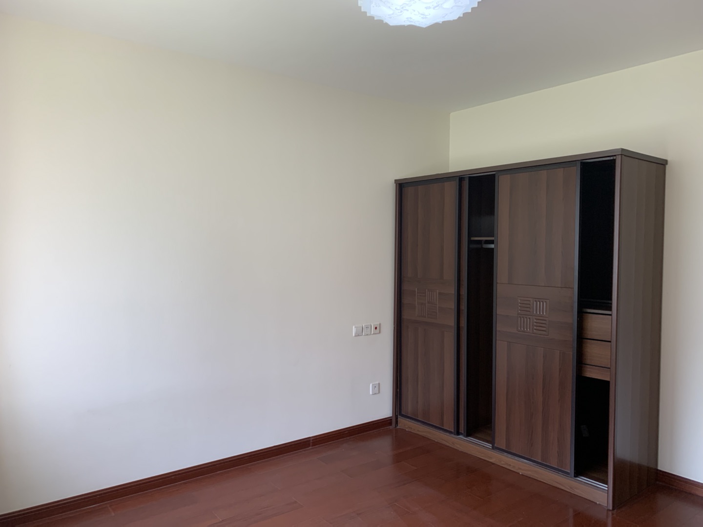 优山美地花园北区 3室2厅2卫 141m&sup2;