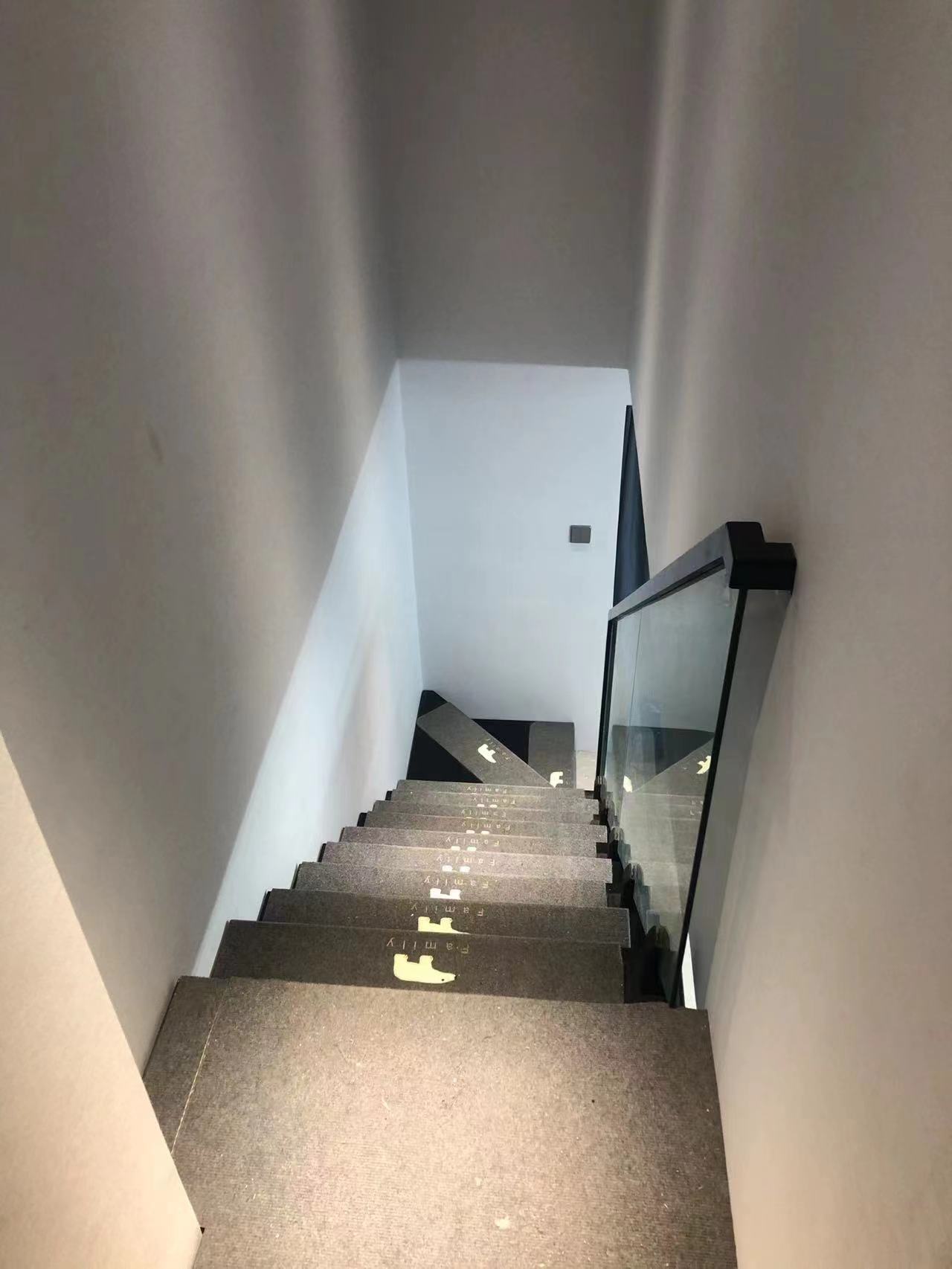 纽约时代 3室2厅1卫 60.00m&sup2;