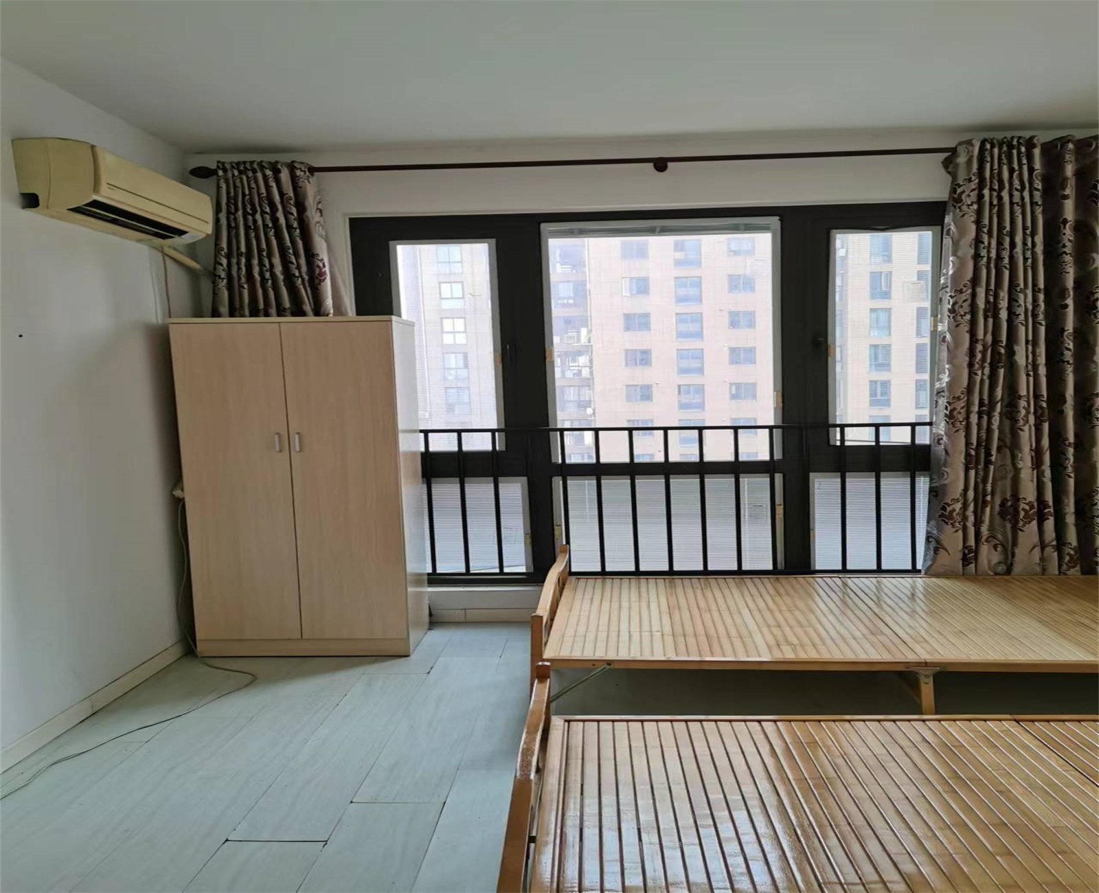 莱茵河畔 3室2厅1卫 135m&sup2;