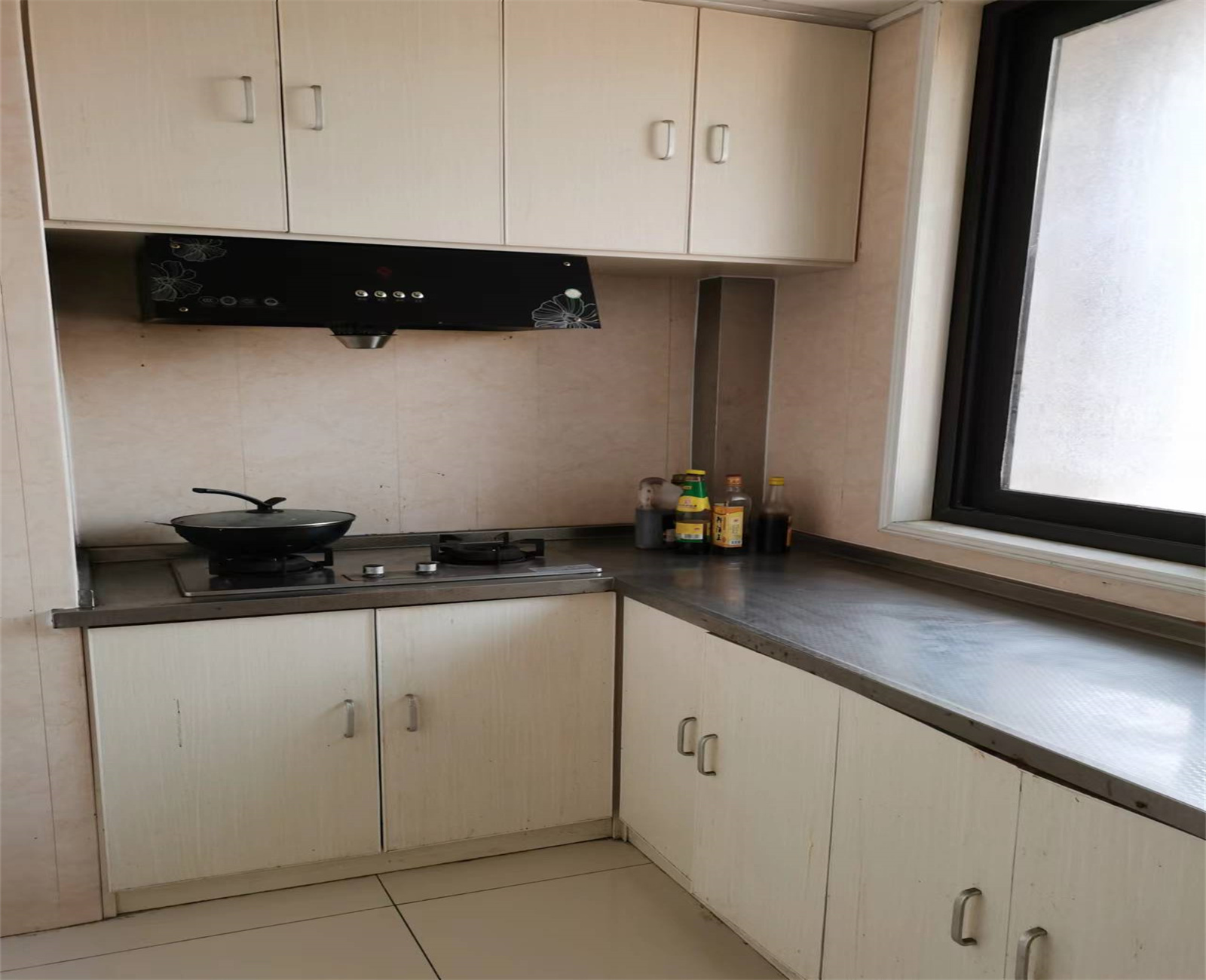 莱茵河畔 3室2厅1卫 135m&sup2;
