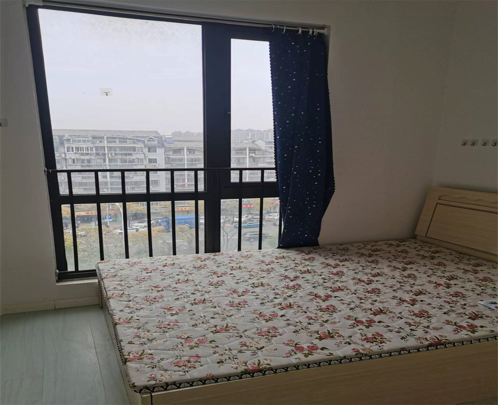 莱茵河畔 3室2厅1卫 135m&sup2;