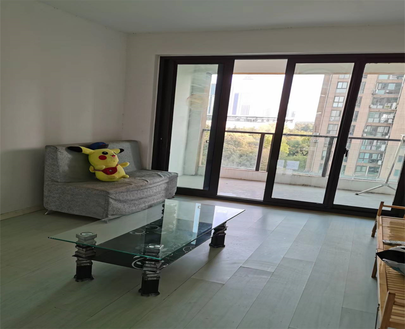莱茵河畔 3室2厅1卫 135m&sup2;