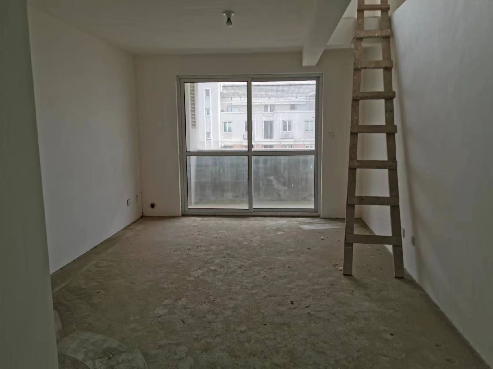 兴飞花苑 4室2厅1卫 153m&sup2;