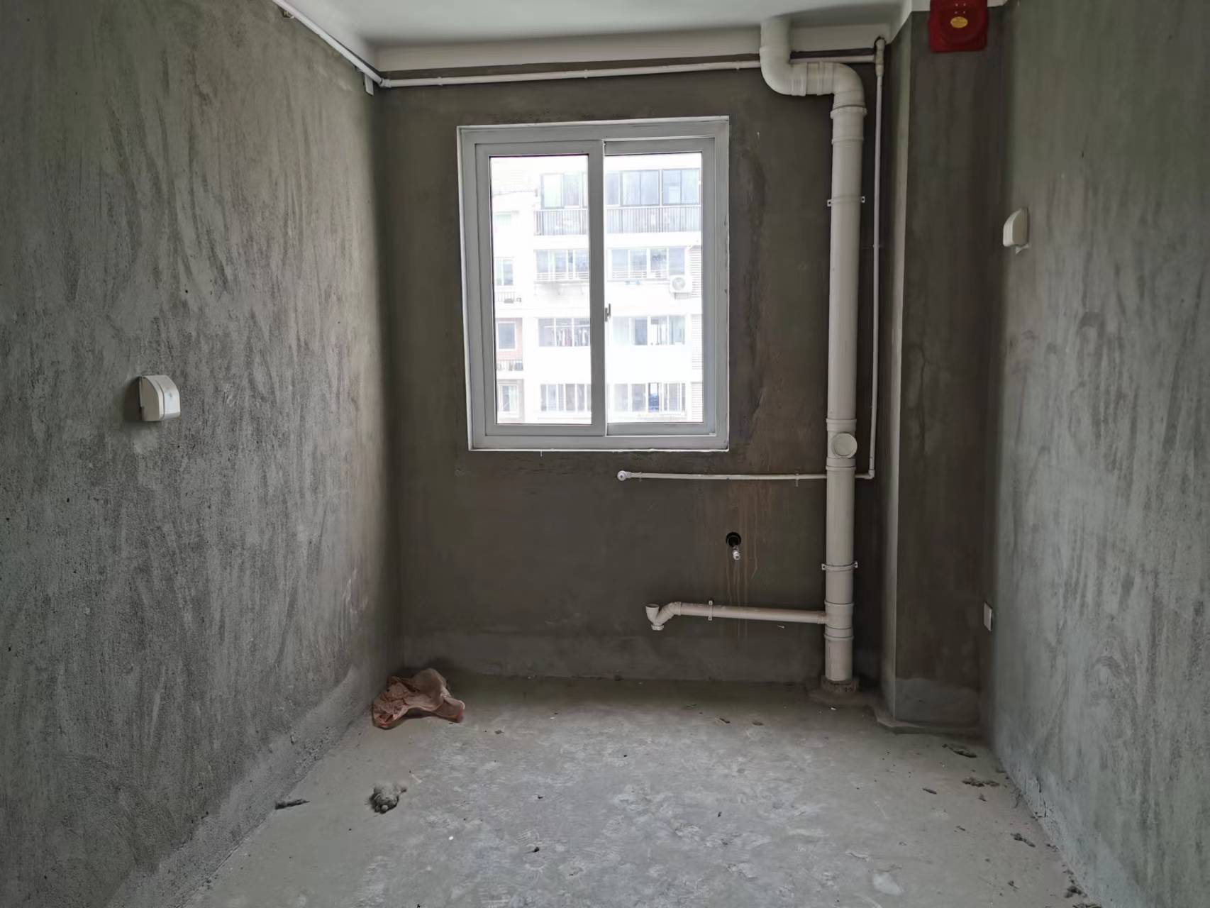 兴飞花苑 4室2厅1卫 153m&sup2;
